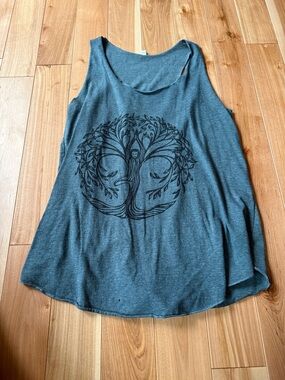 Women's Gray Graphic Tank Top - Tree of Life Design